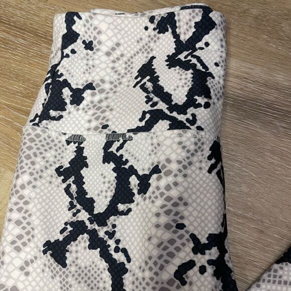 Balance Collection Contender Luxe Long Legging Black Summer Snake Print - Picture 6 of 12